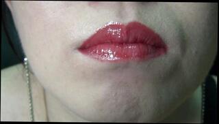 Watch the video about Kinky Lipstick Tease You(publi)