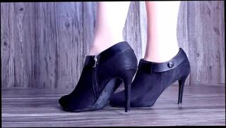 Watch the video about Mistressinni - Black velvet heel ankle boots