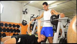 Watch the video about PERSONAL TRAINER SAFADO COME SEU CLIENTE NO MEIO DA ACADEMIA