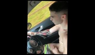 Watch the video about Ángel Gómez Dando un paseo en su Coche desnudó