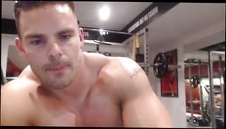 Watch the video about Straight Muscle Guy on webcam