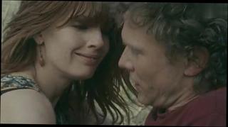 Video 72766304: kelly reilly, pregnant, forces young