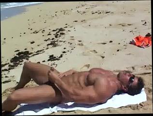 Video 1017369004: masturbation gay muscle, beach masturbation