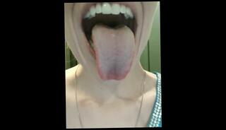 Video 1113539103: amateur solo female, flashlight, mouth solo, tongue throat