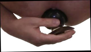 Watch the video about Playing with XXL Plug 7,6 cm with rosebud at the end