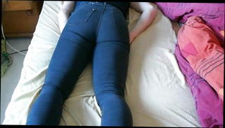 Watch the video about Humping in tight stretch jeans bis zum orgasmus