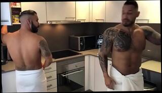 Video 986643445: gay hunk sucks, sucking muscle hunks