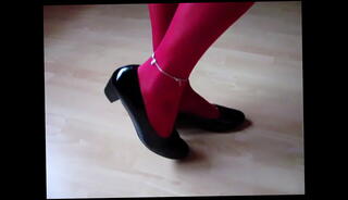 Watch the video about Red hose and black patent pumps shoeplay and dangling by Isabelle-Sandrine